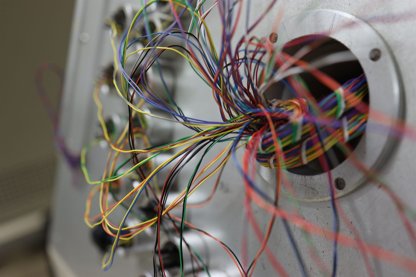 Cable drum on the production line carriage